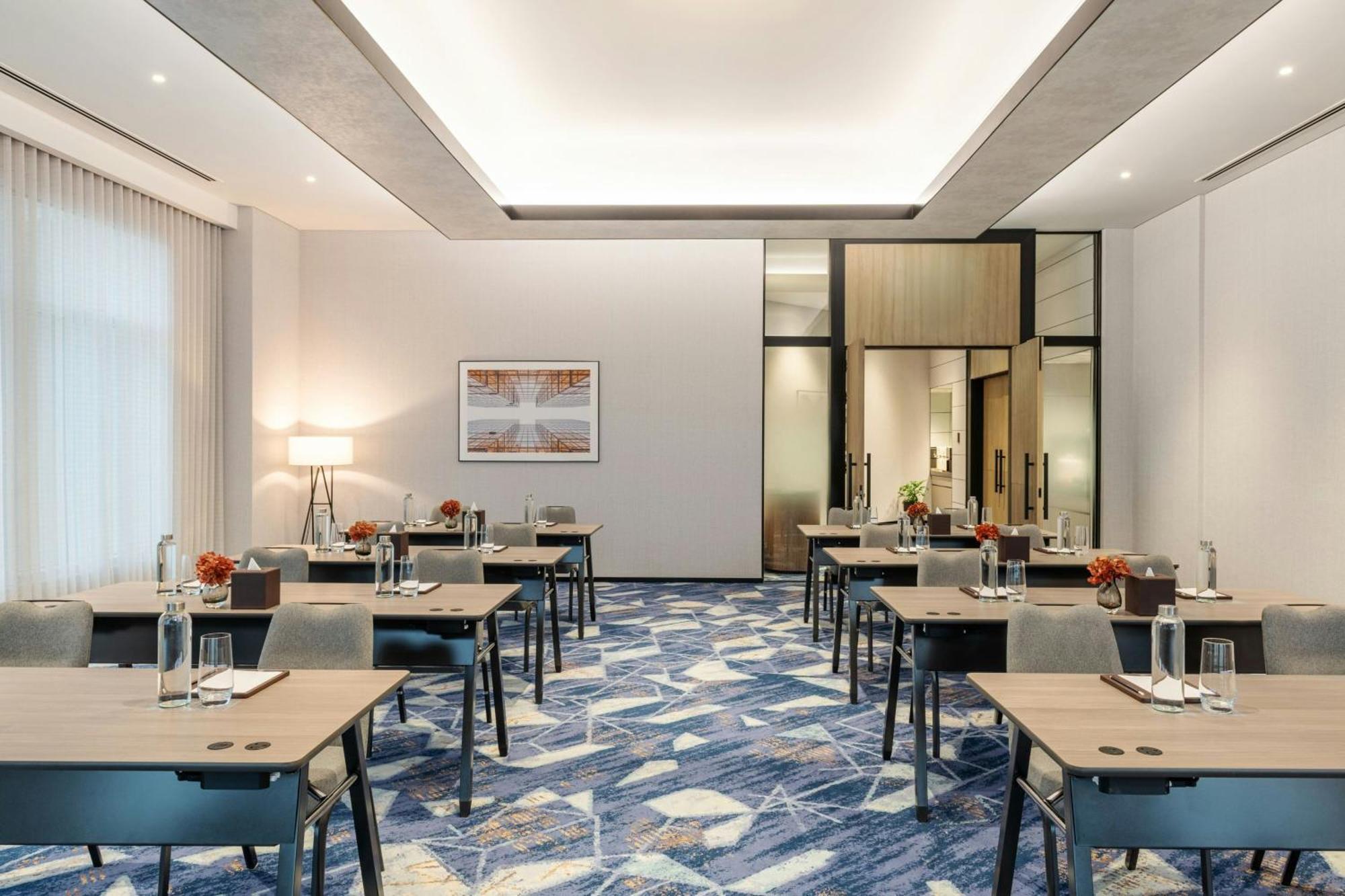 Sheraton Mall Of The Emirates Hotel, 5*
