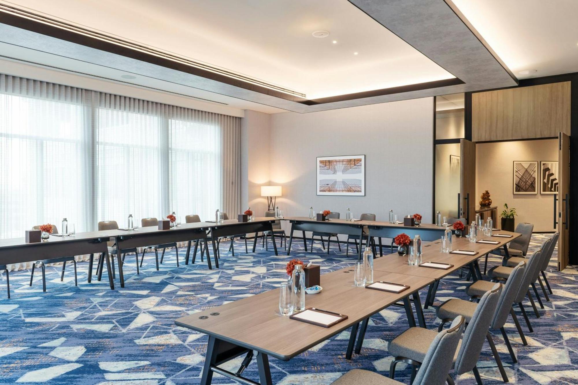 فندق شيراتون مول الإمارات، 5*