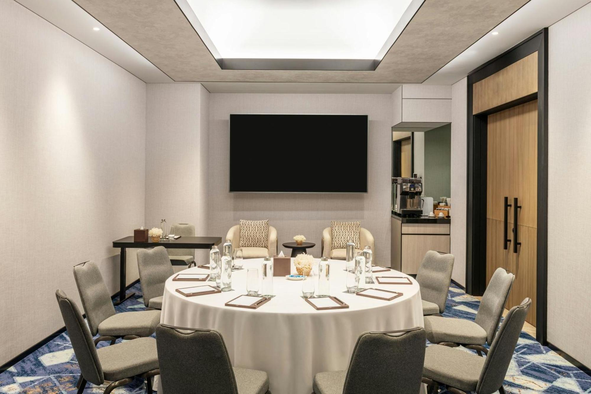 Sheraton Mall Of The Emirates Hotel, Отель 5*